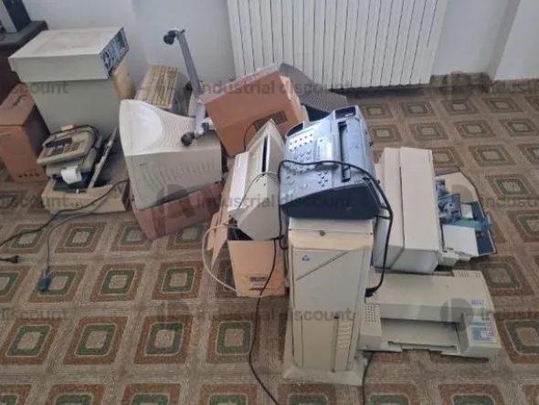 1#8846 Arredi, attrezzature e macchine elettroniche d'ufficio