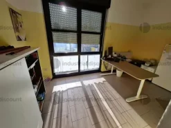 2#8857 Arredi cucine e strumenti sanitari