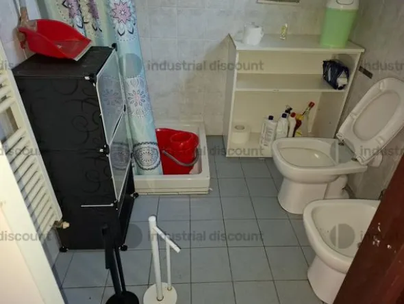 2#8857 Arredi cucine e strumenti sanitari