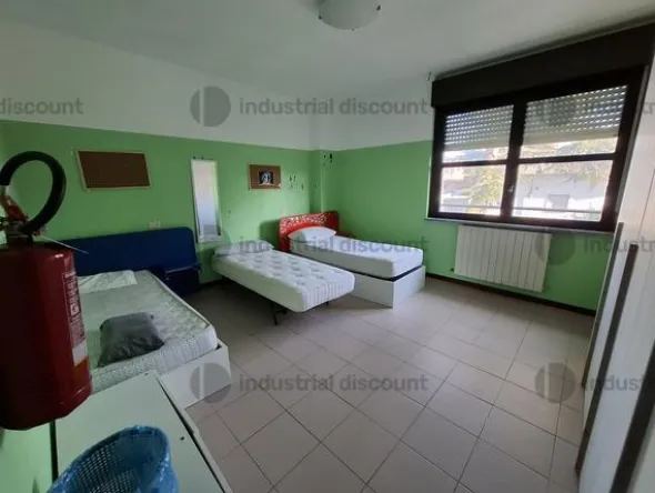 2#8857 Arredi cucine e strumenti sanitari