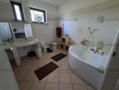 2#8857 Arredi cucine e strumenti sanitari