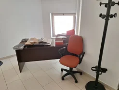 7#8439 Arredi da ufficio