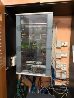 28#9706 Arredi da ufficio e apparecchiatura elettronica