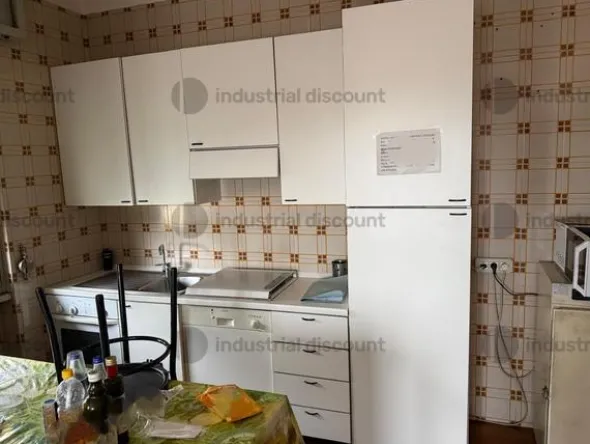 28#9706 Arredi da ufficio e apparecchiatura elettronica