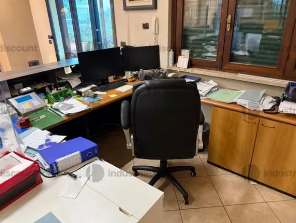 28#9706 Arredi da ufficio e apparecchiatura elettronica