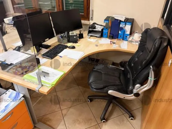 28#9706 Arredi da ufficio e apparecchiatura elettronica