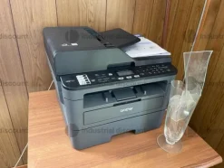 8#8664 Arredi da ufficio e Arredi da panificio
