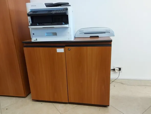 1#8017 Arredi da ufficio e attrezzature da lavoro