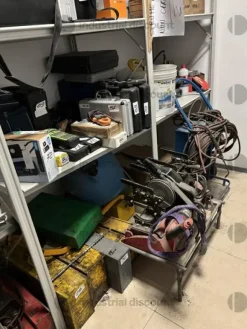 1#89310 Arredi da ufficio e Autocarro Nissan Maxity e Attrezzatura termoidraulica