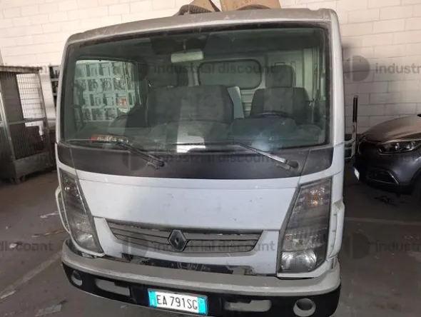 1#89310 Arredi da ufficio e Autocarro Nissan Maxity e Attrezzatura termoidraulica