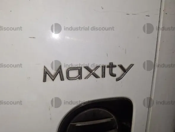 1#89310 Arredi da ufficio e Autocarro Nissan Maxity e Attrezzatura termoidraulica