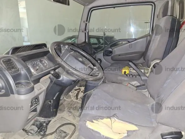 1#89310 Arredi da ufficio e Autocarro Nissan Maxity e Attrezzatura termoidraulica