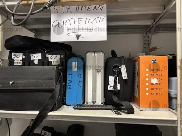 1#89310 Arredi da ufficio e Autocarro Nissan Maxity e Attrezzatura termoidraulica