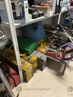 1#89310 Arredi da ufficio e Autocarro Nissan Maxity e Attrezzatura termoidraulica