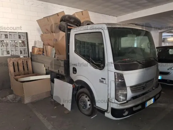 1#89310 Arredi da ufficio e Autocarro Nissan Maxity e Attrezzatura termoidraulica