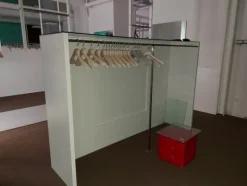 2#7994 Arredi e accessori per negozio
