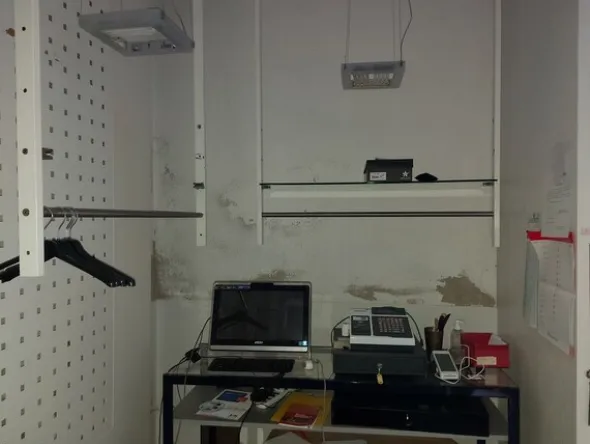 2#7994 Arredi e accessori per negozio