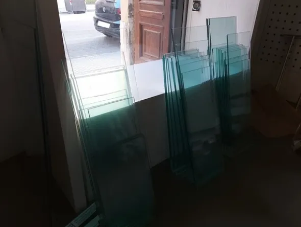 2#7994 Arredi e accessori per negozio
