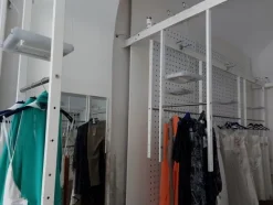 2#7994 Arredi e accessori per negozio