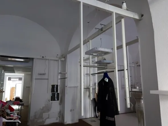 2#7994 Arredi e accessori per negozio
