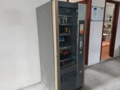 37#78500 Arredi e attrezzatura per ufficio