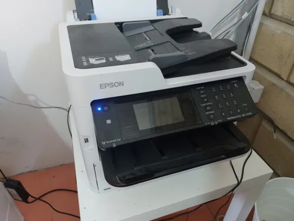 37#78500 Arredi e attrezzatura per ufficio