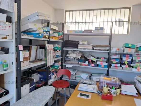 4#10164 Arredi e attrezzatura varia da ufficio