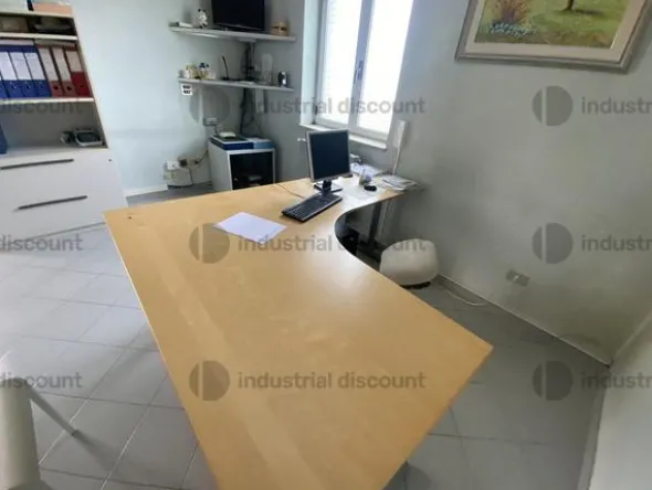 13#9748 Arredi e attrezzature da ufficio