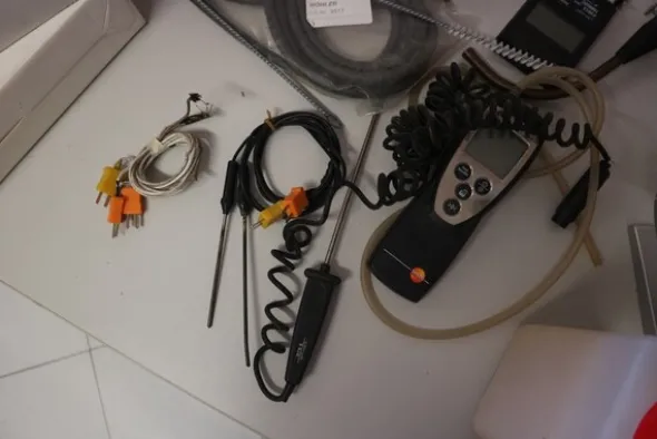 14#70710 Arredi e attrezzature da ufficio e da laboratorio