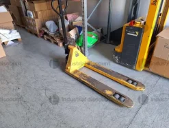 1#9823 Arredi e attrezzature elettroniche da ufficio e scaffalature