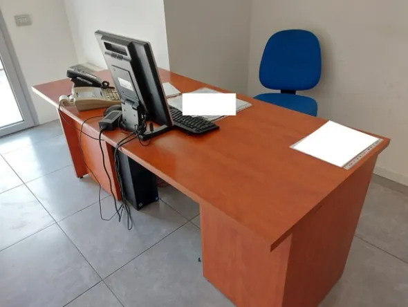 8#7899 Arredi e attrezzature elettroniche ufficio