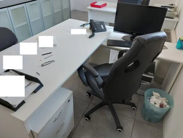 8#7899 Arredi e attrezzature elettroniche ufficio