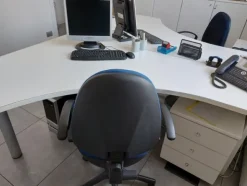8#7899 Arredi e attrezzature elettroniche ufficio