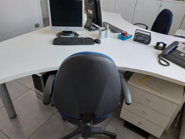 8#7899 Arredi e attrezzature elettroniche ufficio