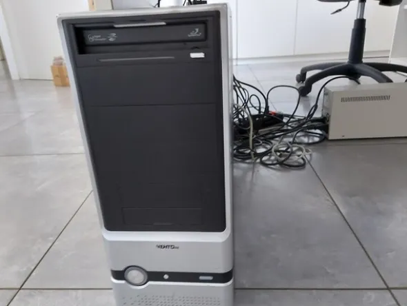 8#7899 Arredi e attrezzature elettroniche ufficio