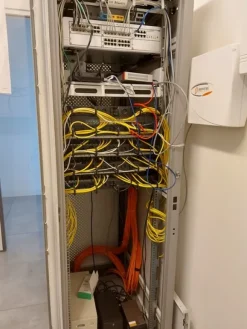 8#7899 Arredi e attrezzature elettroniche ufficio
