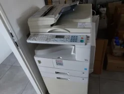 8#7899 Arredi e attrezzature elettroniche ufficio