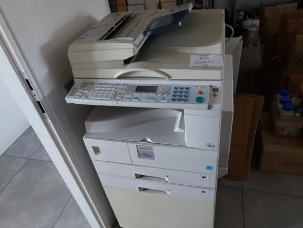 8#7899 Arredi e attrezzature elettroniche ufficio