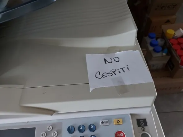 8#7899 Arredi e attrezzature elettroniche ufficio