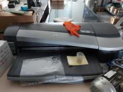 8#7899 Arredi e attrezzature elettroniche ufficio