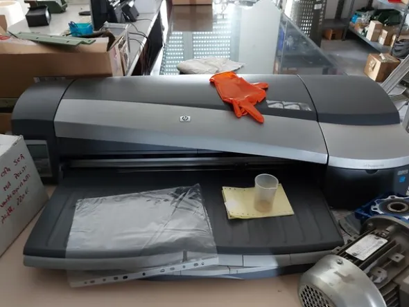 8#7899 Arredi e attrezzature elettroniche ufficio