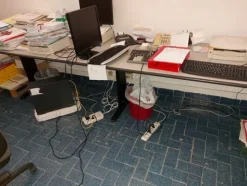 16#7562 Arredi e attrezzature informatiche