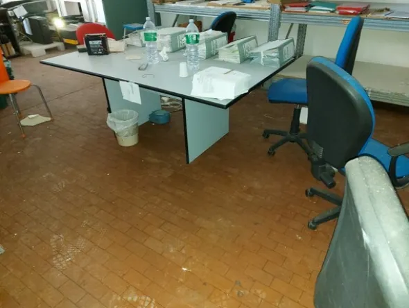 16#7562 Arredi e attrezzature informatiche