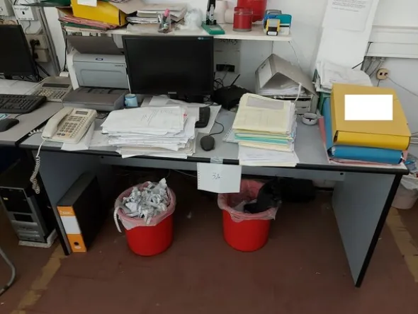 16#7562 Arredi e attrezzature informatiche