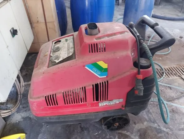 2#8259 Arredi e attrezzature per lavorazione e tintura pelli