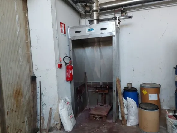 2#8259 Arredi e attrezzature per lavorazione e tintura pelli