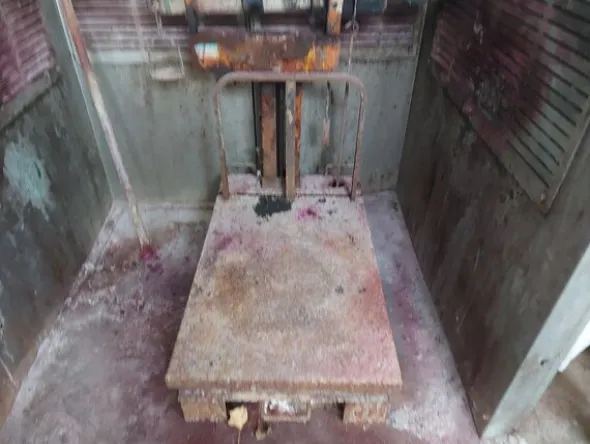2#8259 Arredi e attrezzature per lavorazione e tintura pelli