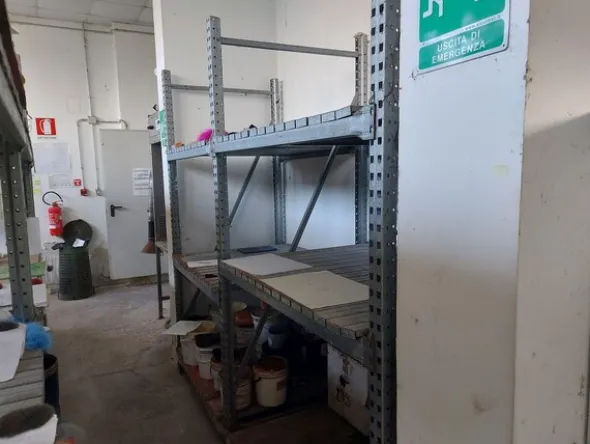 2#8259 Arredi e attrezzature per lavorazione e tintura pelli