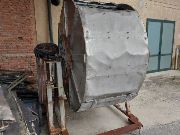 37#8259 Arredi e attrezzature per lavorazione e tintura pelli