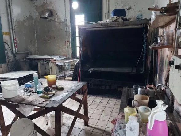 37#8259 Arredi e attrezzature per lavorazione e tintura pelli